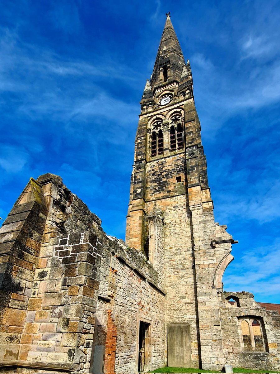 is_glasgow's tweet image. The remaining tower and spire of the former Townhead-Blochairn Parish Church on Roystonhill in Glasgow. Designed in a Gothic style by Campbell, Douglas and Stevenson, it was built in the 1860s. 

Cont./

#glasgow #architecture #church #roystonhill #architecturephotography
