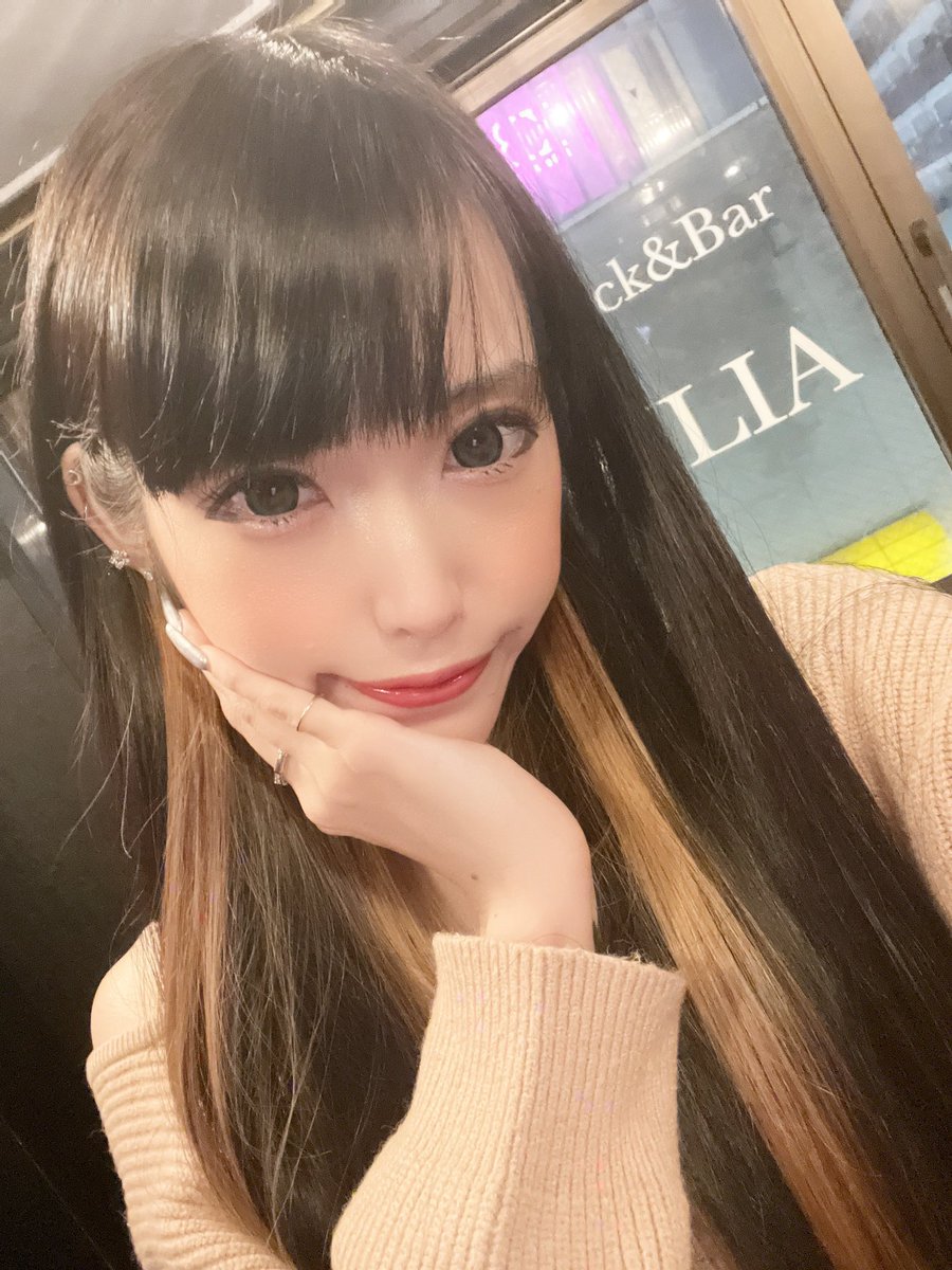 DAHLIA05162024's tweet image. ガールズスナック＆バーDAHLIAです！
本日5月5日(火)はお休みとさせて頂きます！

次回営業日は5月6日(水)21時からです！
✨ほな✨@hona_6666 
✨みみ✨@mimiii_41 
出勤予定です！

よろしくお願いします！
#ガルバ
#ガールズバー
#スナック
#カラオケバー
#池袋ガールズバー
#池袋スナック