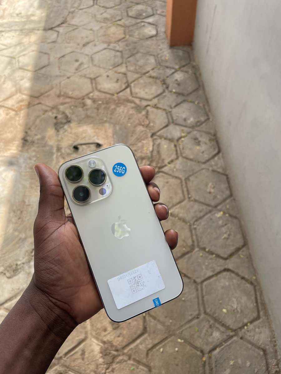TebakyayikaR's tweet photo. Iphone 14pro 256GB at 1.9M only 
0755727813 https://t.co/AJgw7hj2Vk