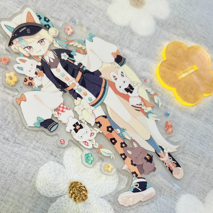 ぎんちゃんのアクスタ作りました! グロス加工でツヤぷくっとしてます 来週頃に通販をオープンできたらと思っていますので、よろしければチェックしていただけると嬉しいです〜