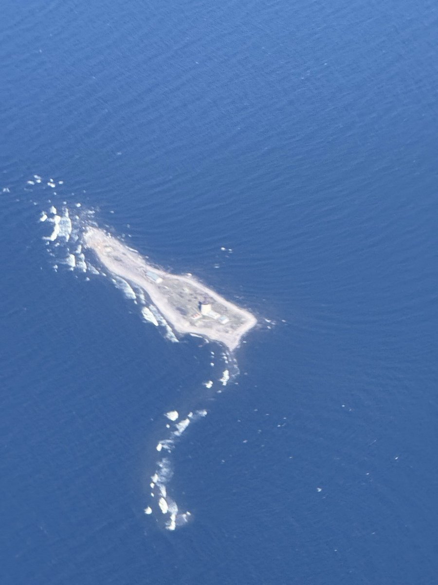 EmmanuelMignot2's tweet photo. Flying over the Baltic Sea between  🇪🇪 and  🇫🇮 . Belle vue sur l’île 🇪🇪 de Keri. En juin 1940 un avion civil avec deux membres de l’ambassade était abattu par la chasse soviétique. https://t.co/KYqQn0domP