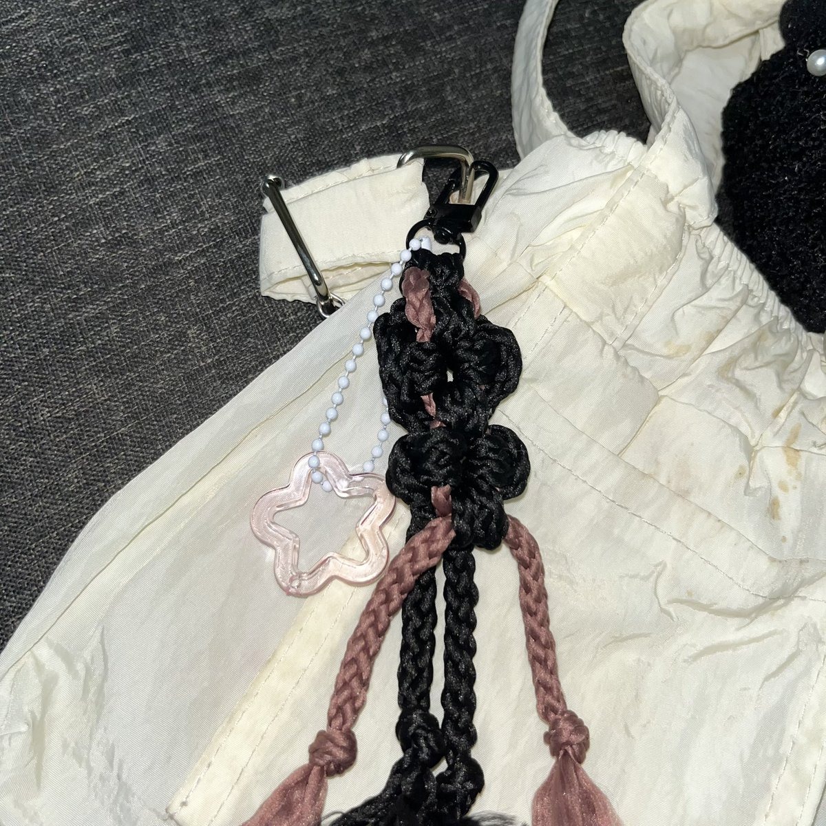 flurryzan's tweet photo. @duplikaatf boleh nih kak handmade macrame keychain 
https://t.co/zn18DdbR7L https://t.co/B3e9g2HDrS