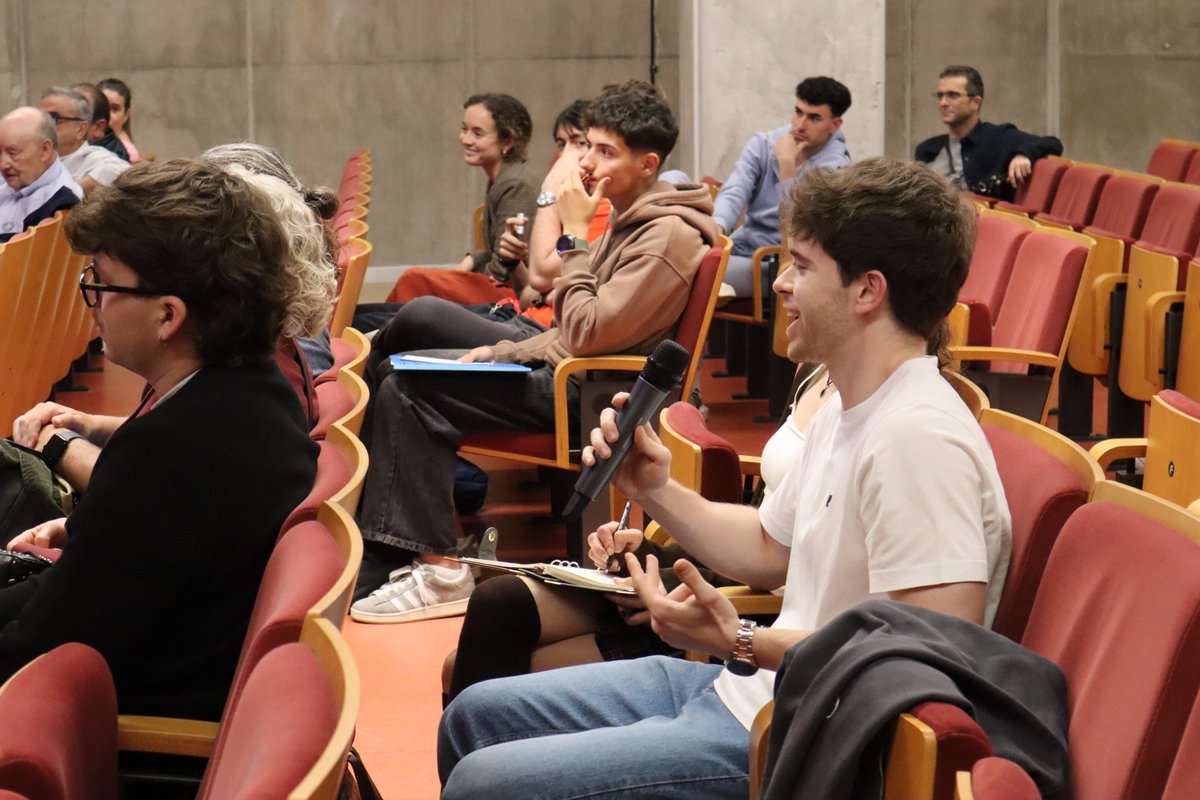AlumniUgr's tweet photo. El éxito se construye con pasos firmes🏛️💼

Revive la charla del CEO de @CapitaPlc y #DistinguidoAlumniUGR 🔝
📸 Ya tienes disponible la galería de fotos y el vídeo completo de una jornada llena de inspiración y liderazgo global🚀

¡No dejes de verlo! 👇
https://t.co/3XHIIqs7eF https://t.co/MRvOTpkRRG