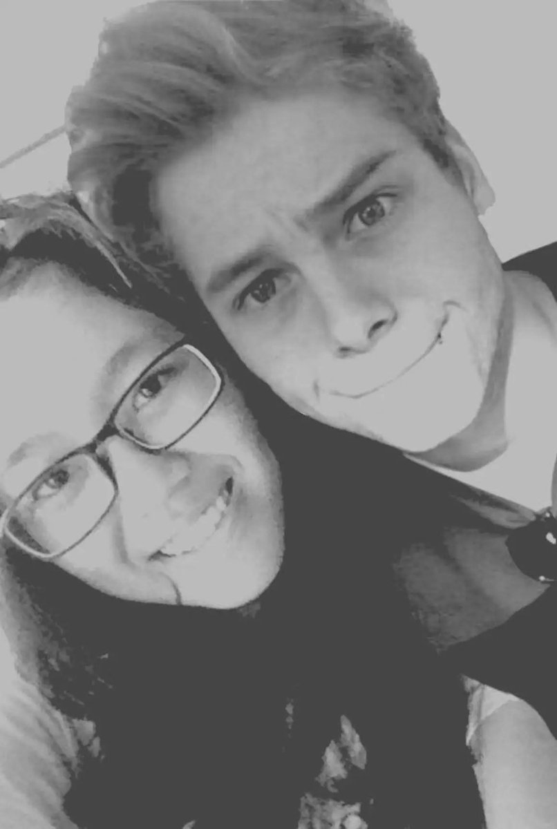 darkkittencal's tweet photo. THIS IS FOR MY 15 YEAR OLD SELF … SHE MUSTVE BEEN SO HAPPYYYY!! I WILL SEE 5SOS AGAIN BUT THIS TIME WITH BETTER EXPERIENCE @5SOS @Luke5SOS @Michael5SOS @Calum5SOS @Ashton5SOS ✨✨❤️❤️❤️ https://t.co/i9B4f3QDsk