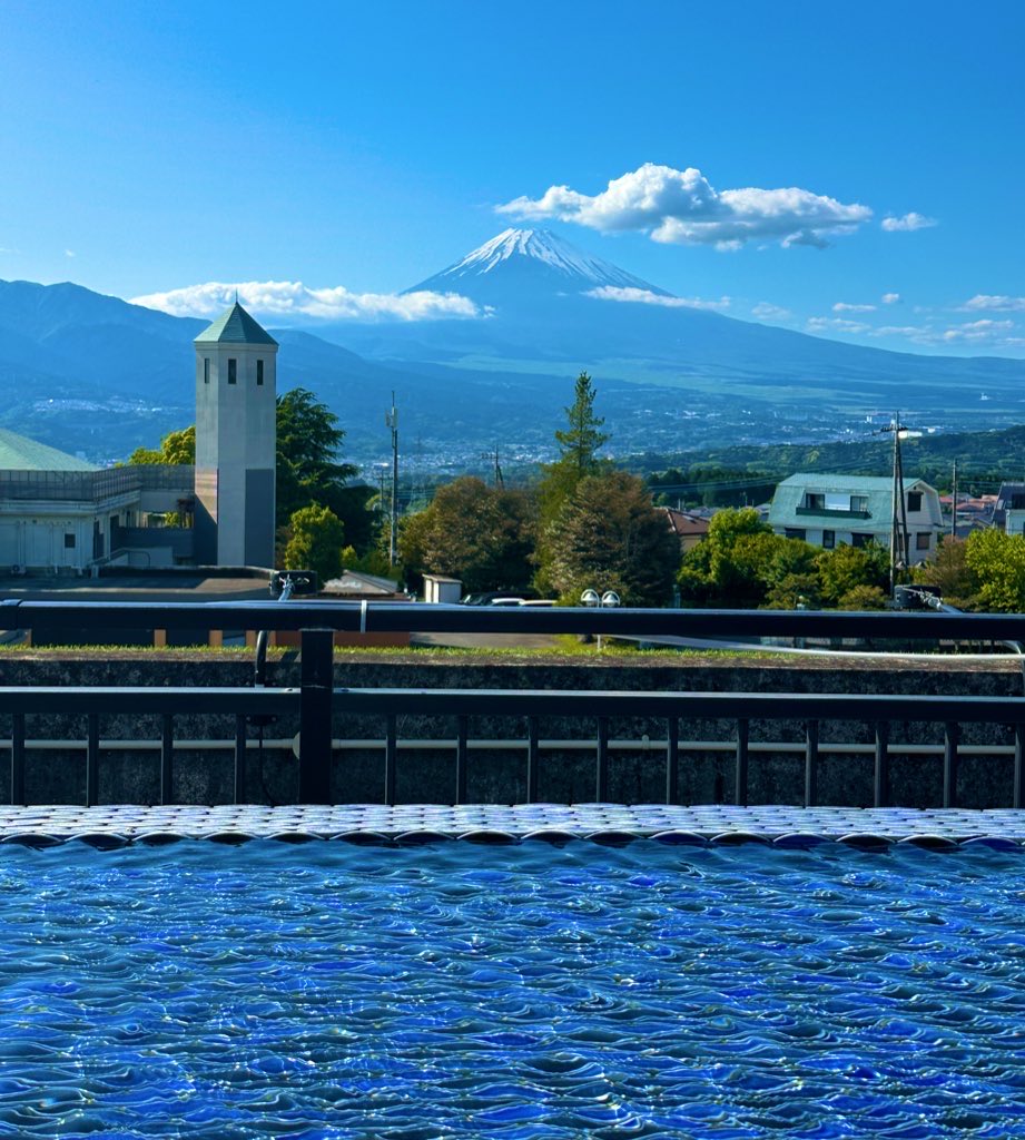 ucci_i's tweet photo. ゆうだい温泉♨️
富士山見ながらの温泉、最高🧖
めちゃ綺麗🗻
#縁起いい
#三島
#2026GW https://t.co/nbxcUIGqi1