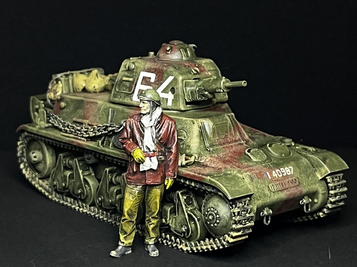 yujisourin's tweet photo. #タミヤ 1/35 #フランス軽戦車 #H39 完成です✌️
写真撮り直しました📸
荷物はタミヤのアクセサリーセットのを積んでます👜
#プラモデル
#戦車
#田宮
#プラモデル完成品 https://t.co/7b2870dofc