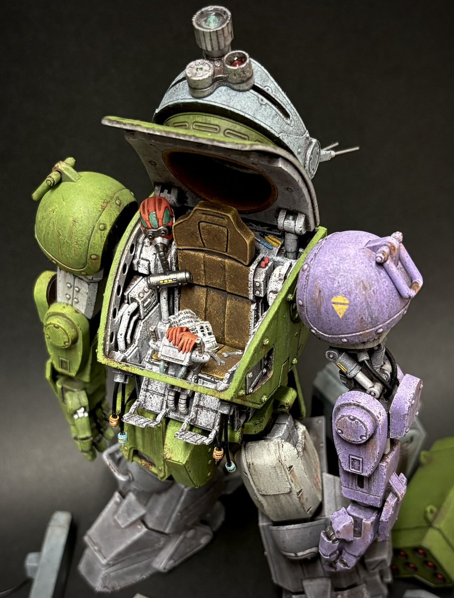qog9j76QeGWjuhV's tweet photo. #24ATフォトコンテスト応募
ついに完成しました！
タイトル
「あてにならねぇ部品がざっと50はある！」
OVAラストレッドショルダーでグレゴルー達がカスタマイズしていたATM-09STTCを作ってみました。
まだ完成していない場面なので塗装も装甲もバラバラ。ウエザリングもそこを意識して施しました。 https://t.co/w285UhBMFF