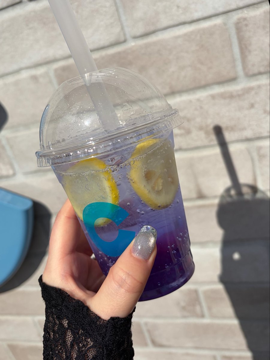 MiTsu_lispon's tweet photo. ソーダとネイルお似合い過ぎじゃねぇか？ってなったお写真🦋🍋 https://t.co/zfv5WVHRtb