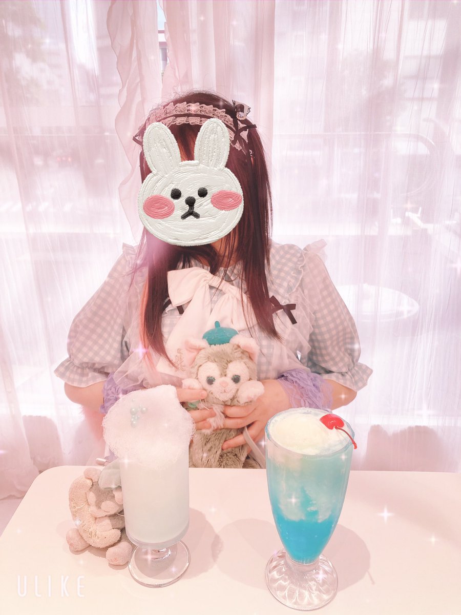 zuratoni's tweet photo. ずっと行きたかったメロメロカフェにも行けました🥺🩷🩷🩷🩷
この日のブルーのわたあめ可愛いし美味しかった🥺🩵🩵🩵🩵
♡のクッションが可愛い🫶🏻︎
次はスイーツも食べたい🥺 https://t.co/wq7UzLItNC