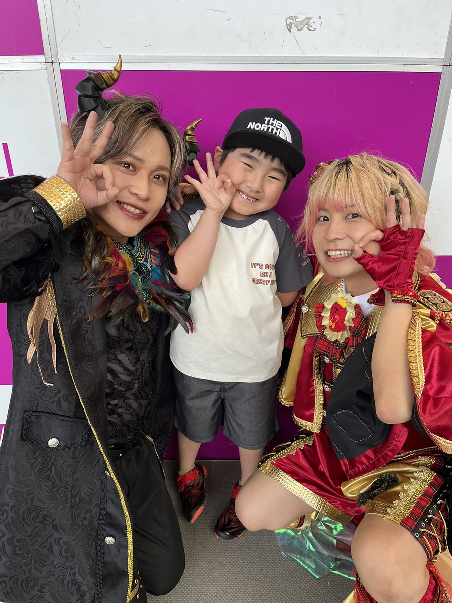 black_tree0406's tweet photo. 息子にとって、初めて会えたユーチューバー✨

たこくん🐙に会えて、すっごく嬉しかったみたい😁

きみにとって、思い出に残るGWになったな🥰

その笑顔が物語ってるね✨

#愛息子
#たこくん
#イオンモール宮崎 https://t.co/P2XG4t60g2