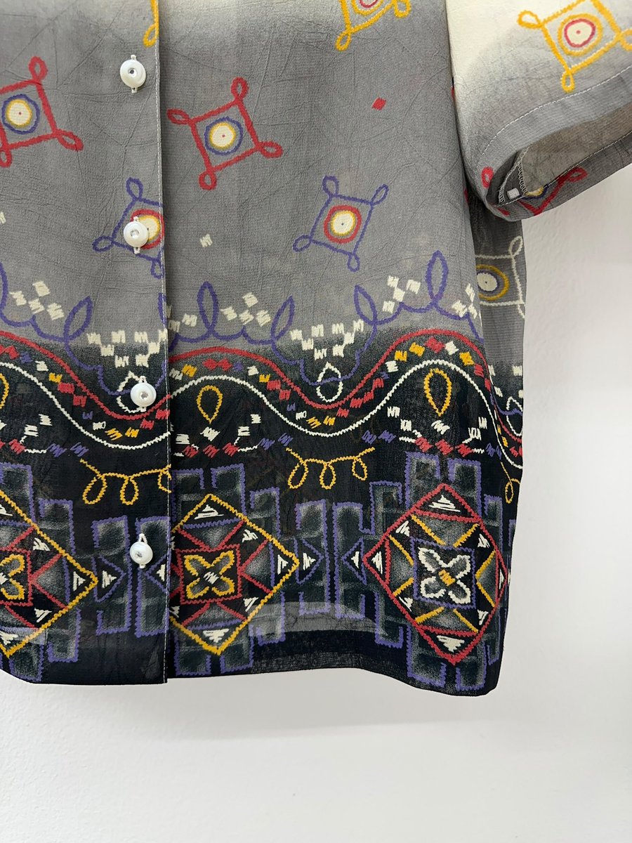 Aado Pattern #제로클럽빈티지 Ado pattern shirts 패턴의 색의 흐름이 고급스러운 셔츠입니다. 특히나 구김이 져있는 원단은 몸에 ...