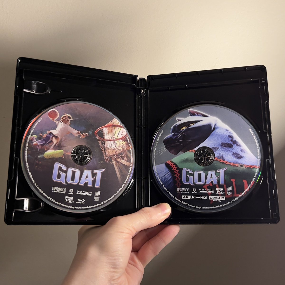 HighDefDiscNews's tweet image. /// #NewArrival ///

GOAT on 4K UHD Blu-ray via @SonyPicsAtHome. Now available, also on Blu-ray, today. #4K #Bluray #PhysicalMedia #GOAT @The_Goat_Movie #TheGOATMovie #StephenCurry #animated #animation @SonyAnimation #basketball

News story below 👇🏼 

🗞️ highdefdiscnews.com/2026/03/25/ani…