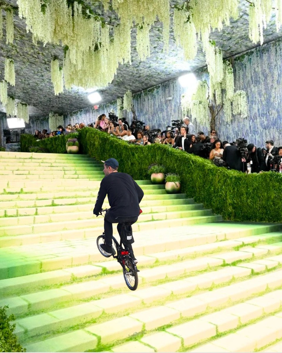 BastilleDiary's tweet photo. I guess he likes riding his bike everywhere, even at the Met Gala 🤣 https://t.co/rZeVSnOepu