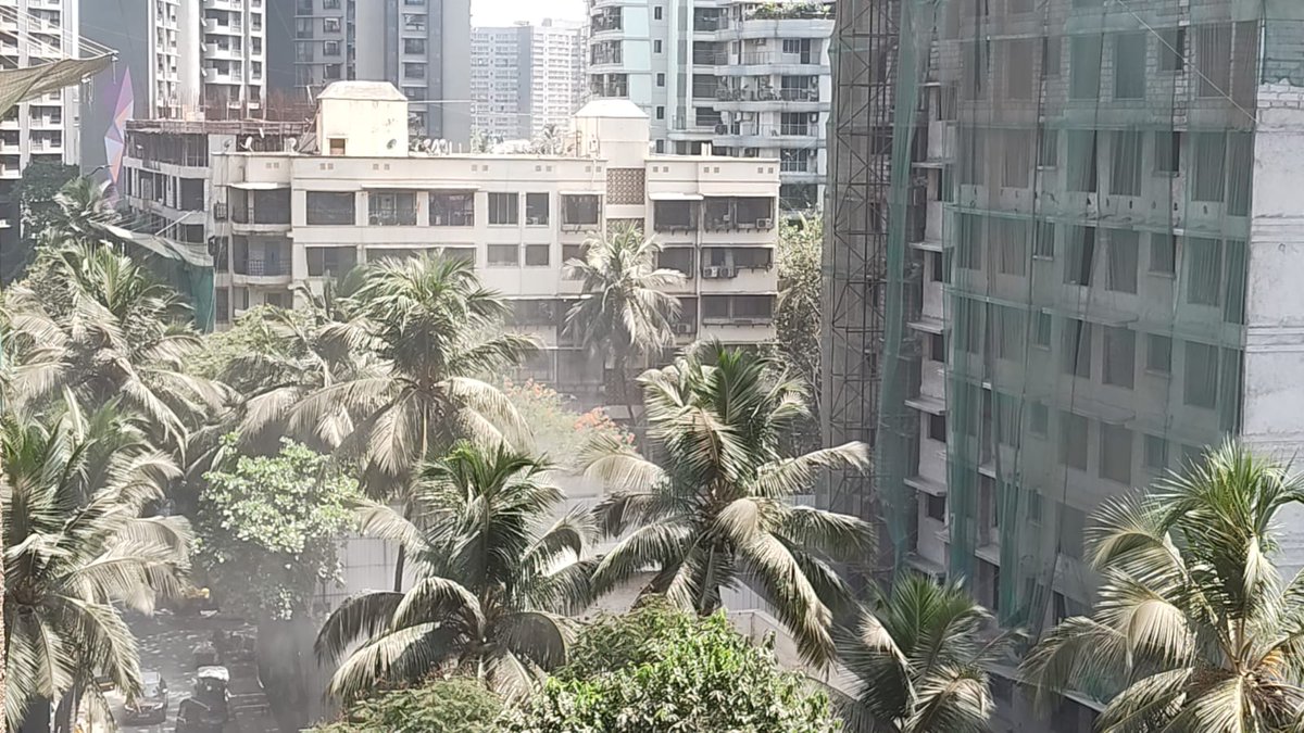 Preeti_Chop's tweet photo. @mpcb_official 
@mhadaofficial
@narendramodi 
@AmitShah
@Dev_Fadnavis
@mieknathshinde
No action being taken against defaulting builders who are polluting the whole environment. Subhash nagar, chembur bldg 38-41
#pollution
#mhada
#maharashtrapollutioncontrolboard
#environment https://t.co/Ncsa7YOcH6