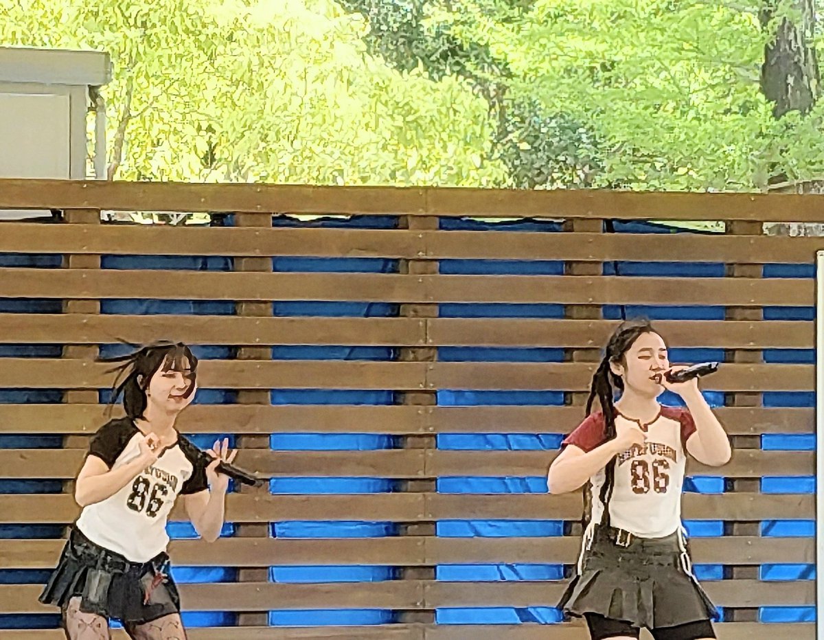 Foo67730203's tweet photo. 春フェスタinとくしま動物園🐾ありがとうございました。

まいあちゃんと初ユニットでした❗️
KRA:JELICA(クラジェリカ)
2人ともこれまでとはまた違う一面を観て頂けたのかな、と思います😊

風ニモマケズ(？)がんばりました(^.^) https://t.co/YKHlRe56MJ