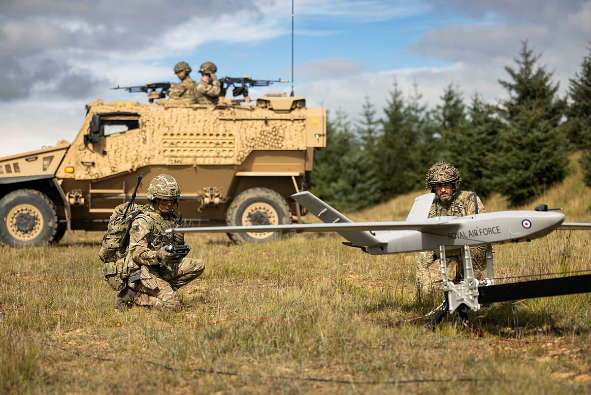 ModernNavy's tweet image. UK is speeding up plans to create an “AI Air Force” of robot fighters in light of the #IranWar RAF Air Chief Marshal Sir Harv Smyth told @theipaper. The shift towards uncrewed air systems is happening much more quickly than military planners had expected

inews.co.uk/news/world/raf…