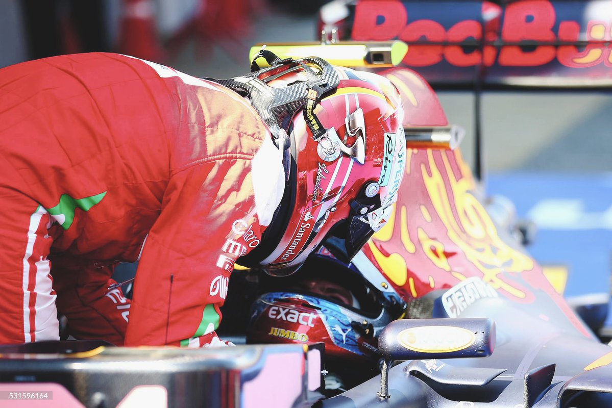thinking abt 2016 spain…
max’s first race w red bull. 18 yrs old. wins it.
and this kid stands up in the cockpit of the car and he just… sticks his hand out for a handshake like a polite lil schoolboy 😭 when he should’ve been screaming and jumping… a decade in Red Bull ..