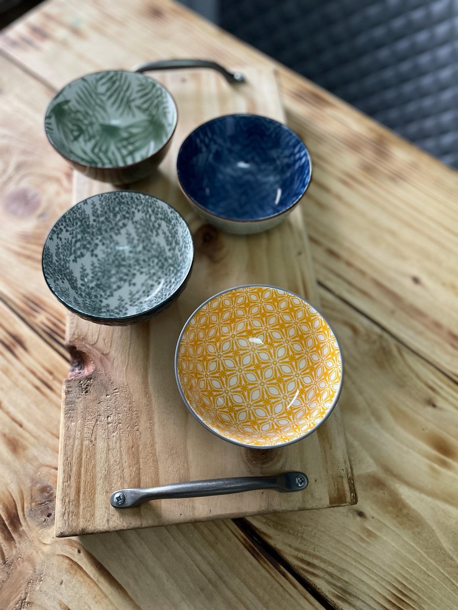LakesFurniture's tweet image. Rustic Serving Board | Serving Platter | "Langwathby" tuppu.net/b43c7c54 #handmadefurniture #homeoffice #shelving #housewarming #chocolate #Photography #lakedistrict #greetingscard #birthday #rusticfurniture #WoodenBoard