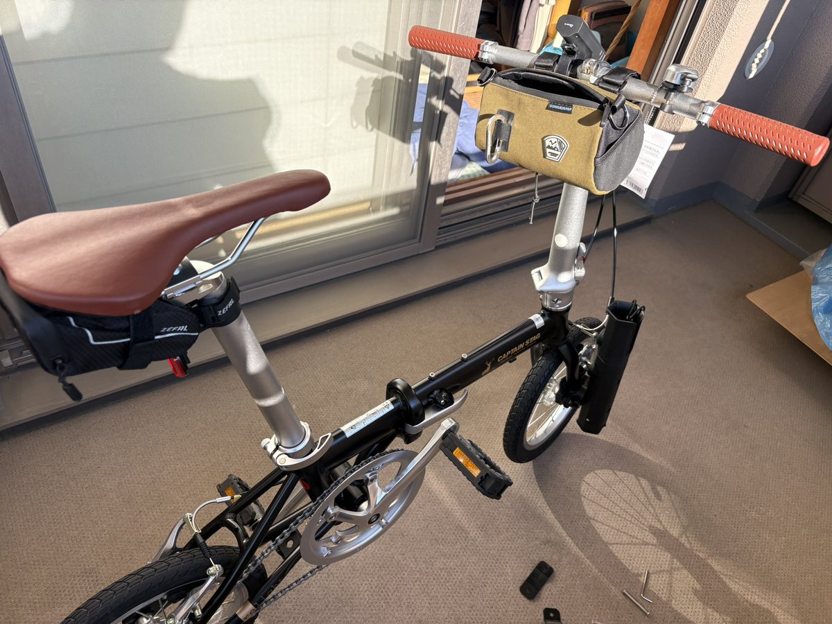 1973akira's tweet photo. 今日自転車が届いて、自分は自転車の知識は0に等しいので、自転車屋さんに初期点検と防犯登録をして来ました😆
それで、装備品を取り付けました😆

サイズもピッタリで車にも置きたい場所に置けたので満足😆
#キャプテンスタッグリライト
#エブリイワゴン https://t.co/gCm8r6MsAy