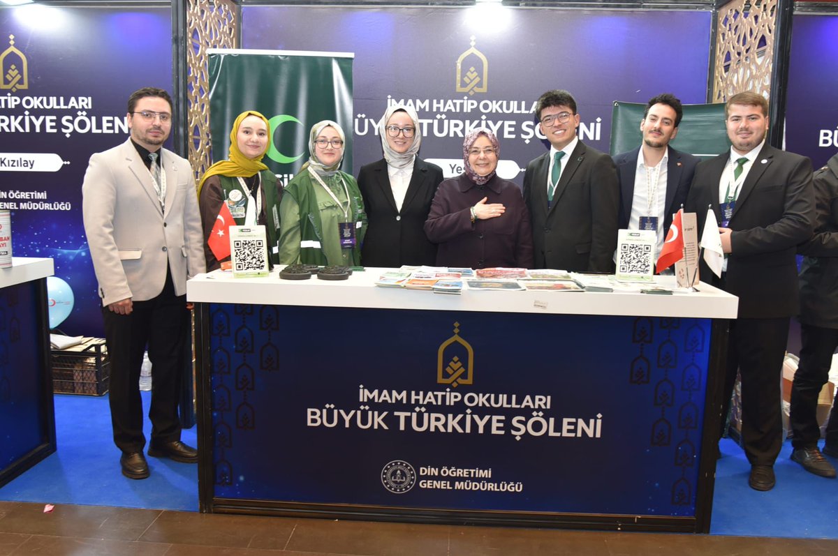 GencKtun's tweet photo. İmam Hatip Okulları Büyük Türkiye Şöleni'nde KTÜN Yeşilay olarak standımızda Milli Eğitim Bakan Yardımcımız Sayın @CelileErenOKTEN Hanımefendi ile bir araya gelmekten büyük onur duyduk. Gençliğin vizyonuna verdikleri destekler için kendilerine yürekten teşekkürler. @KTUNEDU https://t.co/wCFdPsPQXw