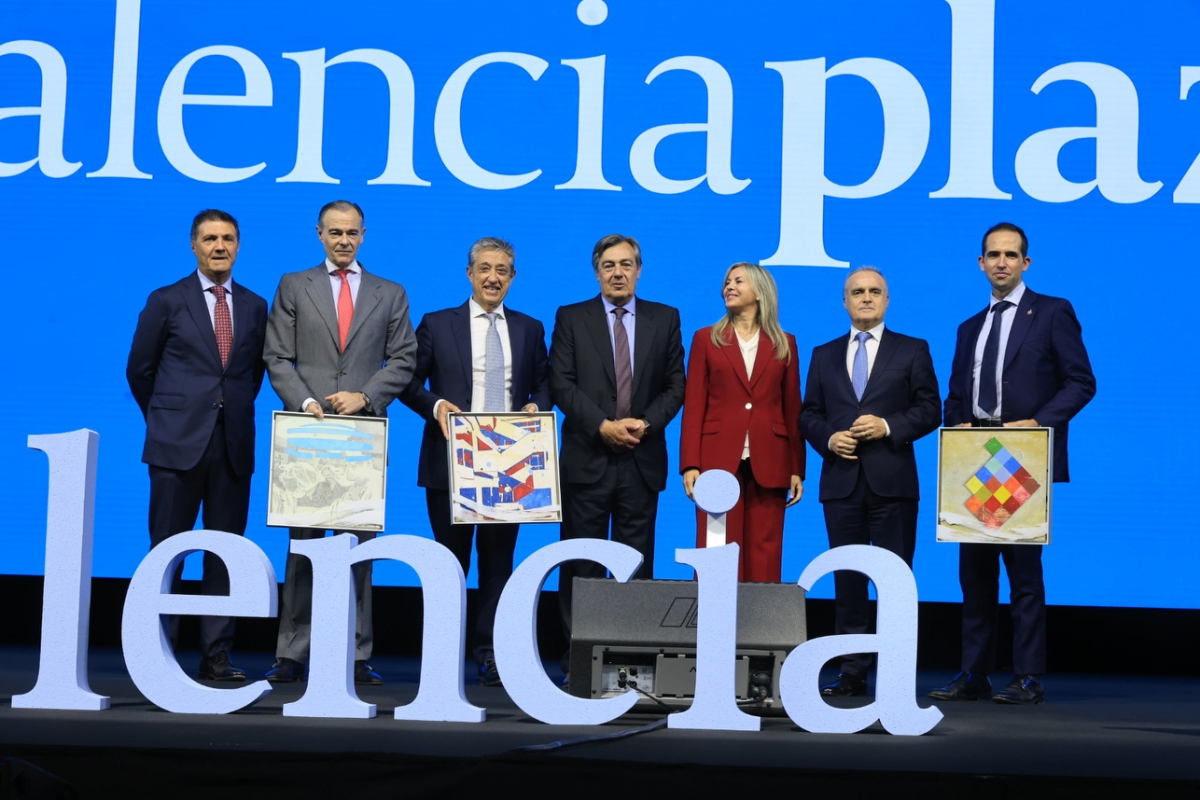 ceeivalencia's tweet photo. ¡Ya son 16 años junto a @valenciaplaza! 🥂

Ayer celebramos su aniversario rodeados de amigos, para reconocer su papel clave como ventana al talento y la innovación en el territorio. 

Enhorabuena a los premiados 👏 @QuibimBiomarker  

¡Y gracias al equipo que lo hace posible! https://t.co/OhLLoamymv
