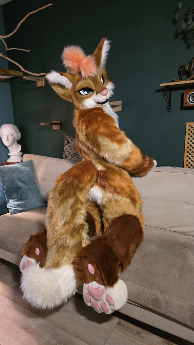 raukru's tweet photo. 📸: @FurryStudio 
#furry #fursuit #fursuiter #furryfandom https://t.co/s4Rsm7FHAu
