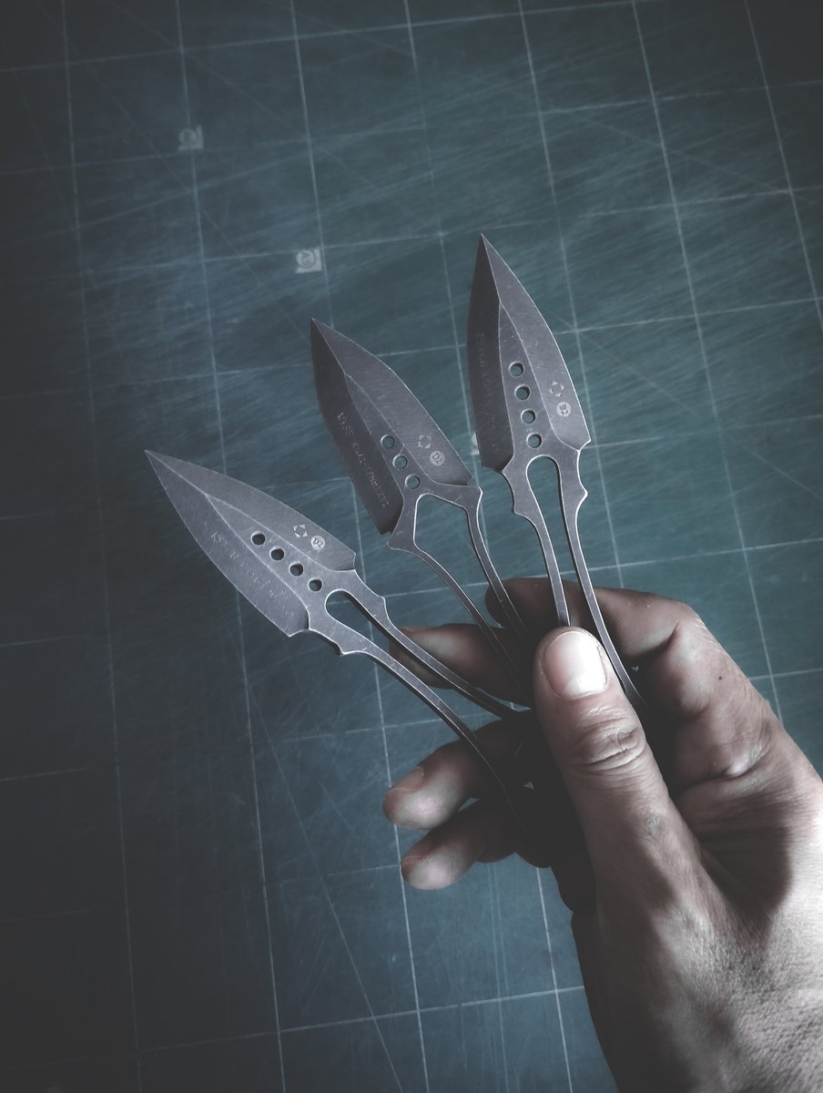 Work in progress: Kunai
.
#customknives #fixedblade #japanese #kunai #くない #knife #knifedesign #knifemaking #blade #knives #tools #edc