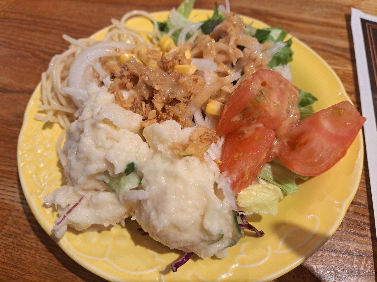 mosquitoos's tweet image. This was Friday dinner. I went to a steakhouse with my daughter. The steak was great, but the salad bar really stood out—the vegetables were incredibly fresh and delicious, which made the meal especially satisfying.
#dinner
#Japan
#washoku
#steakhouse
#SaladaBar
#vegetables