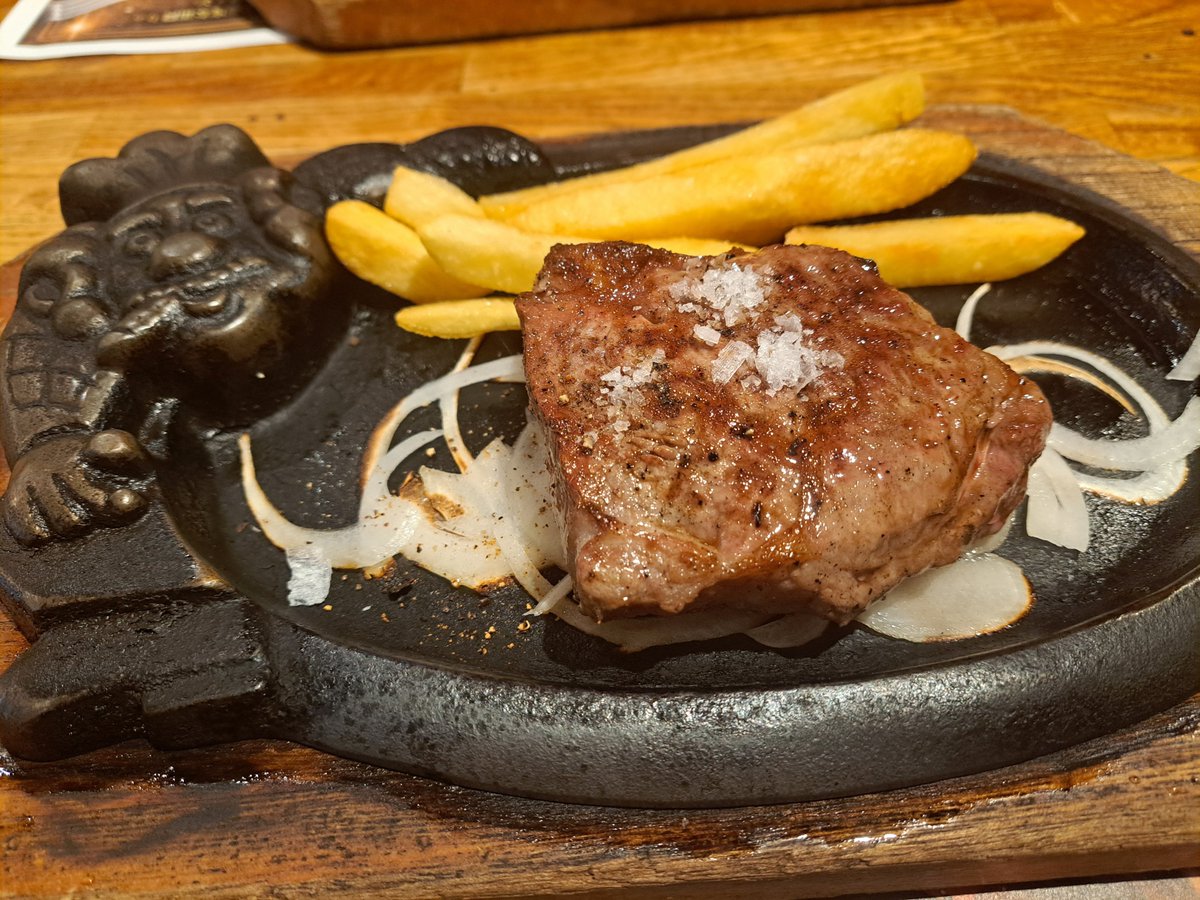 mosquitoos's tweet image. This was Friday dinner. I went to a steakhouse with my daughter. The steak was great, but the salad bar really stood out—the vegetables were incredibly fresh and delicious, which made the meal especially satisfying.
#dinner
#Japan
#washoku
#steakhouse
#SaladaBar
#vegetables