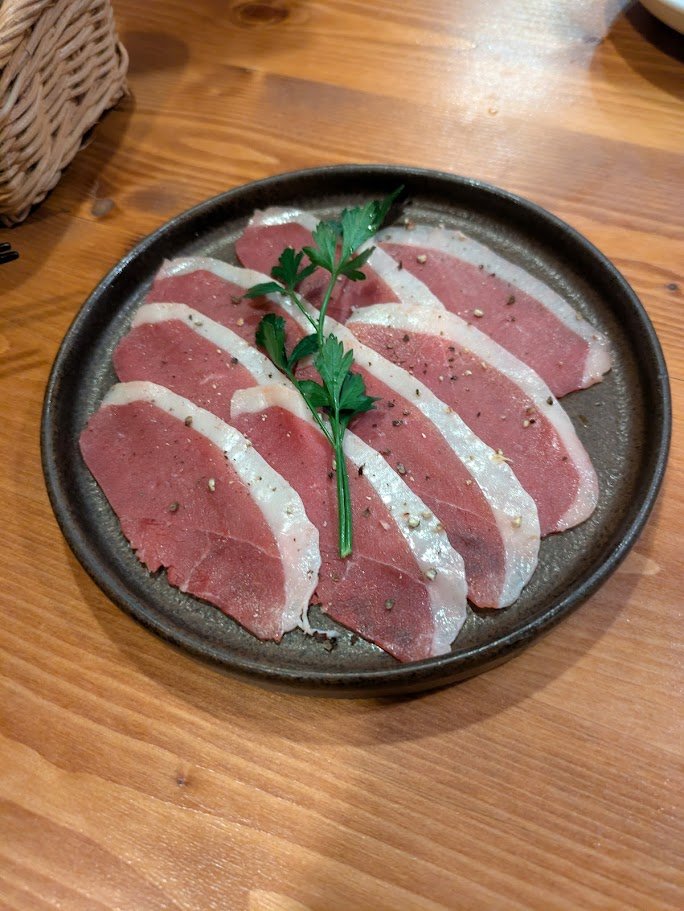 3_14enderstart's tweet photo. ⑤鴨の生ハム
⑥羗のロースト
⑦鹿肉のカレー

独特の臭みや食感があるわけでもなく、すべて美味しくいただくことができました！ https://t.co/l4e48iMcKD