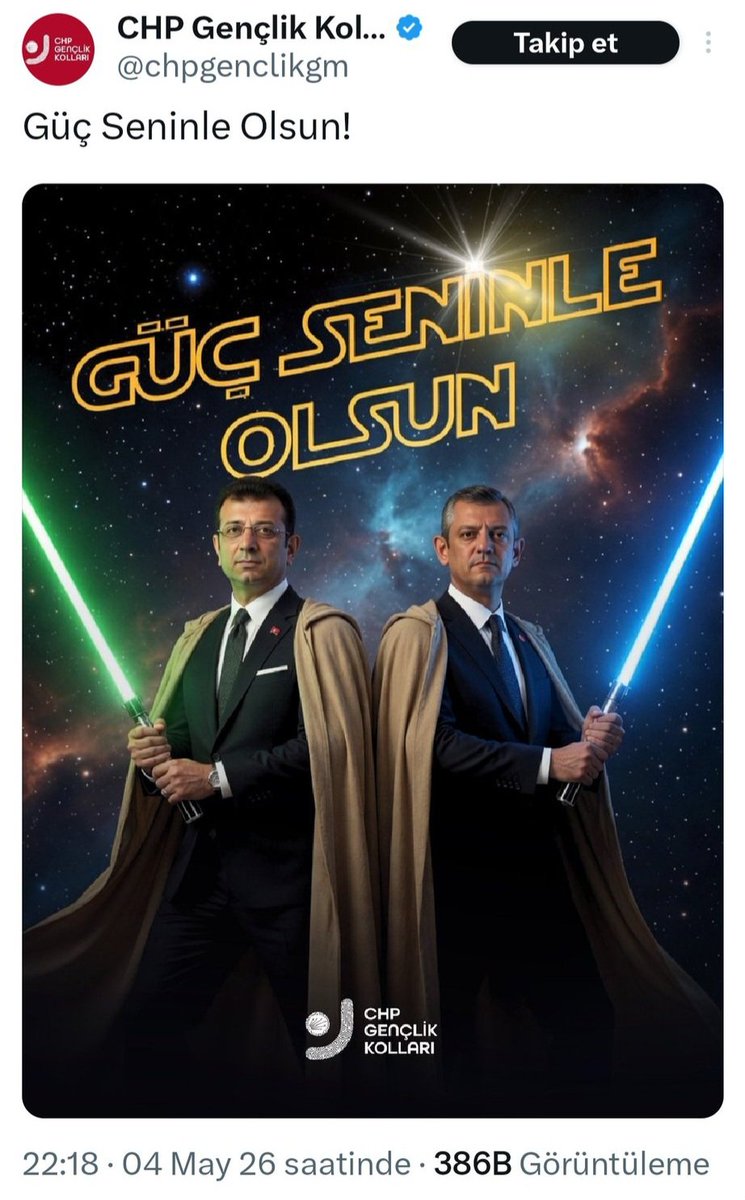 Ceket üstü pelerin değil, sanki kılıçlı sünnet düğünü konsepti. 

Galakside çeyrek altın takacak birini arıyorlar gibi duruyor. 

​"Yoda görse 'Bu ne saçmalık, evladım siz?' der, asasını yere vururdu."

😄😄😄😄