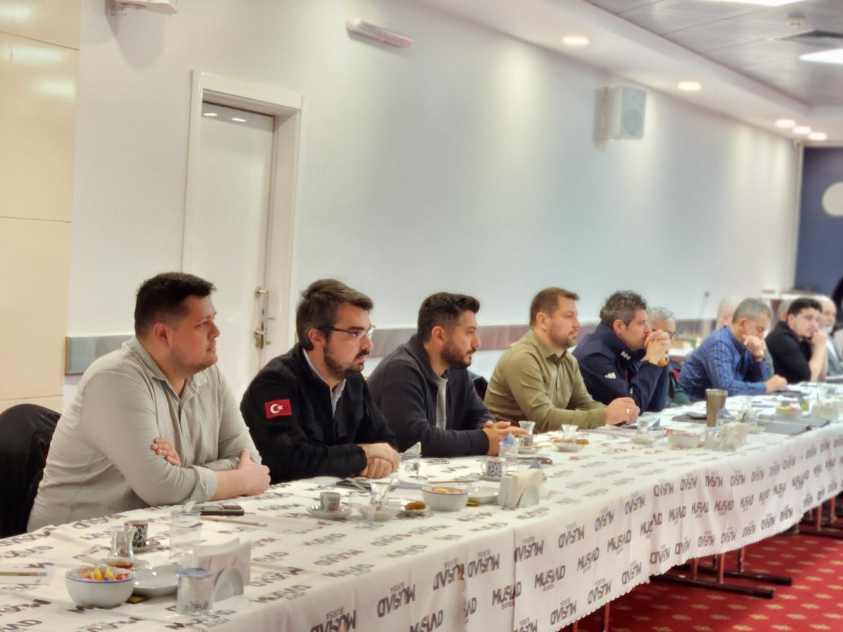 MUSIADBursa's tweet photo. Haftalık Yönetim Kurulu Toplantımızı, Başkanımız Sayın Alparslan Şenocak’ın başkanlığında, Genç MÜSİAD Bursa üyelerimizin de katılımıyla gerçekleştirdik.

Kıymetli üyemiz Bahattin Can Kocadağ’ın da iştirak ettiği toplantımızda gündem maddelerimizi değerlendirirken; Genç MÜSİAD Bursa üyelerimizden faaliyet gösterdikleri sektörler ve firmaları hakkında güncel bilgiler aldık, istişarelerde bulunduk.

Katılımları ve değerli katkıları için tüm üyelerimize teşekkür ederiz. 🤝