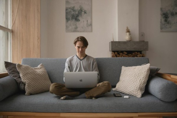 WalshEmployment's tweet image. With 43% of workers considering quitting and 23% of remote staff refusing an office return, flexibility is not a perk. Work-life balance is driving moves, and employers who ignore it risk losing talent. #flexibility #worklifebalance #remotejobs paiger.link/2925009