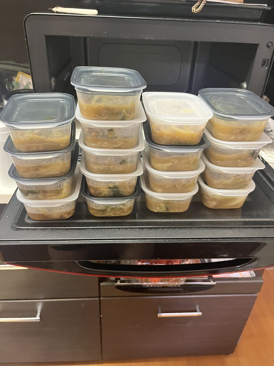 休み中にやっておかないとな

お弁当用の作り置き17食分でけた

余熱とったら冷凍庫へ👋