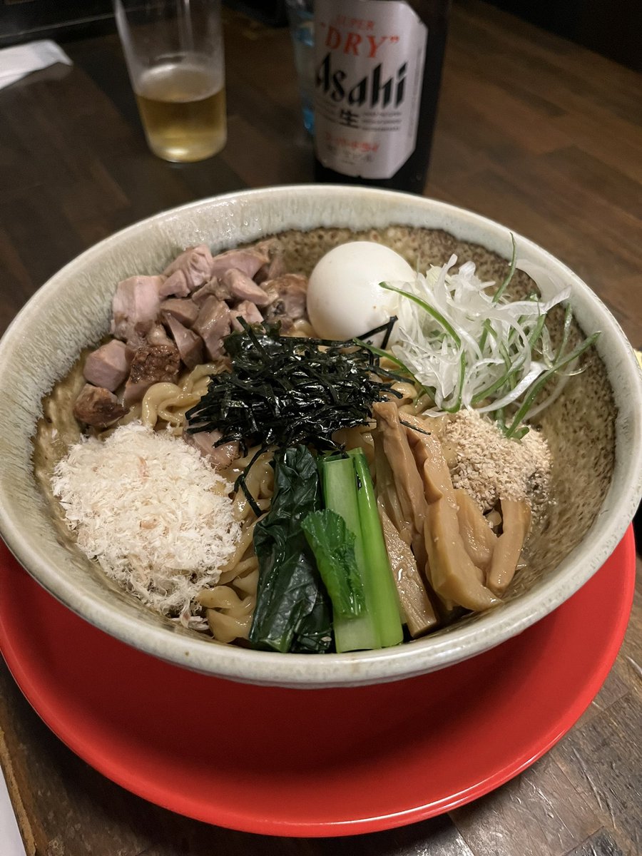 tkused's tweet photo. 麺切り白流@岐阜市
油そば　鯛＆わさび　味玉

10時から食べれる休日のご褒美朝ごはん🍚
タレと具材と麺を混ぜ混ぜして、わさびを絡ませたり、七味で辛味を足したり、今回は煮豚丼をサイドメニューとしてチョイス‼️
油そばと相性抜群でした🤤 https://t.co/7Fuxw1VOBr