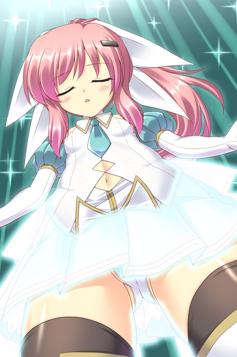 [魔法少女変身妨害(1/2)]
天原陽向は光のヴェールに包まれ、魔法少女ルアンスワローへと変身する。
しかし、最悪のタイミングで、敵の攻撃がヴェールを貫いた。
「きゃああーっ!」
変身を妨害され、構成途中のミニスカートが光となって弾け飛ぶ。
「ああっ、パンティーが丸見えに……」
#よその子 