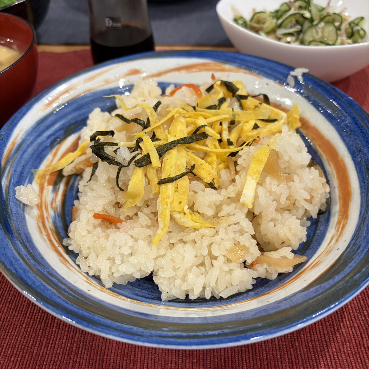 こどもの日なので見栄えは置いといてちらし寿司🎏
まーすし太郎使ってますがね😊
