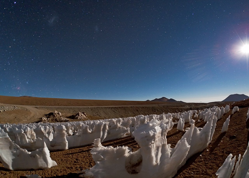 KnowledgeZoneIn's tweet image. #PhotoOfTheDay: Icy #Penitents by moonlight on Chajnantor

ESO Photo Ambassador Babak Tafreshi has captured a curious phenomenon on the Chajnantor plateau, the site of the Atacama Large Millimeter/submillimeter array (ALMA).

eso.org/public/unitedk…