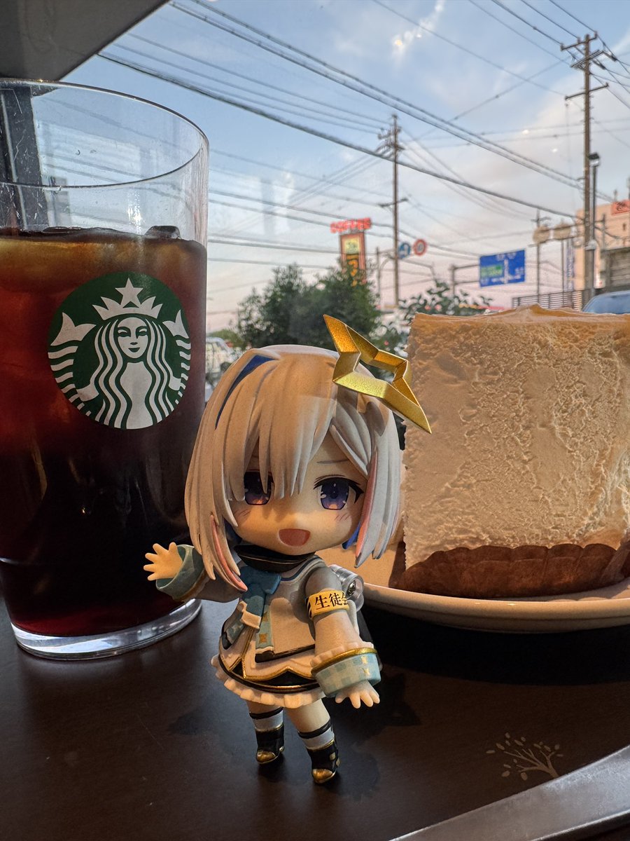 皆様こんばんは🌇
今日1日お疲れ様です！

久しぶりに18時で上がったので近くのスタバで休憩してます…

後は明日の出勤を残すのみ…体力が尽きるのが先か…乗り切るのが先か…

まぁなんとかなると思って頑張る！
明日に備えます🌈

かなた『お疲れ様だ！』

#ねんどろシチュエーション