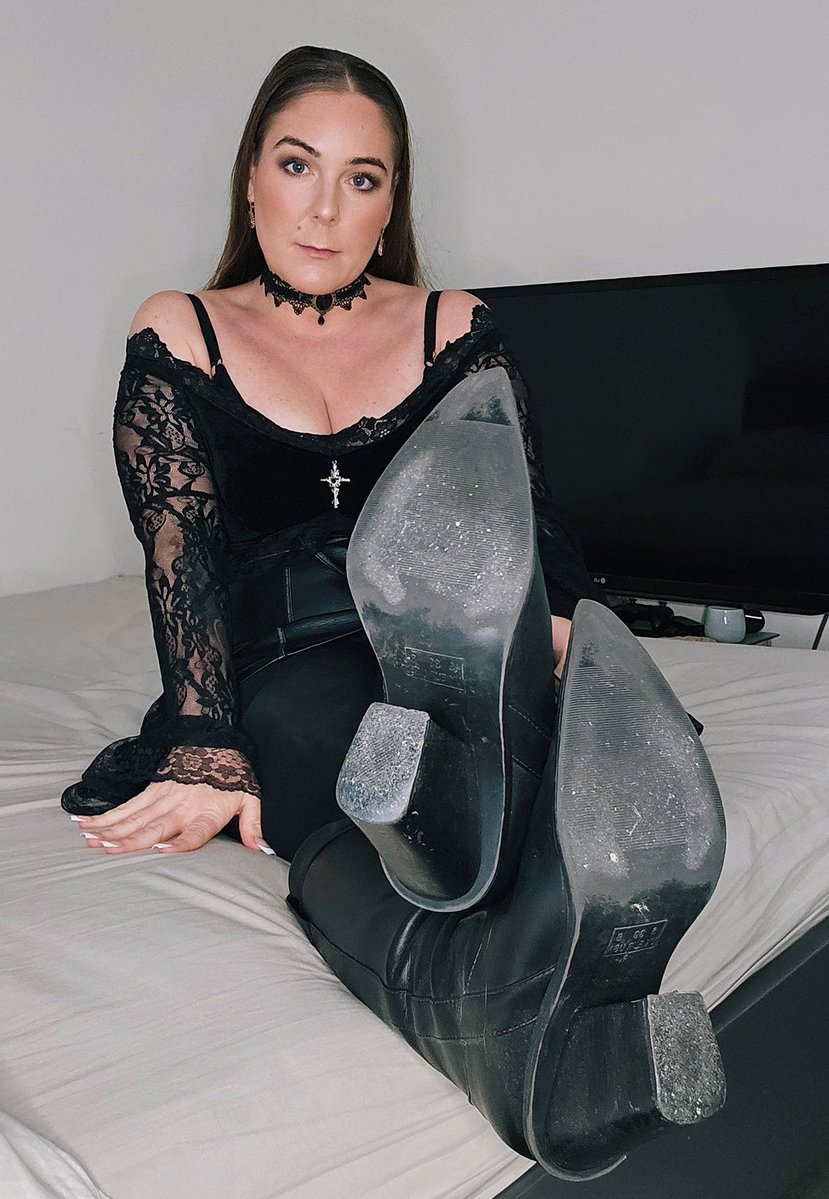Goddess Regina tweet media
