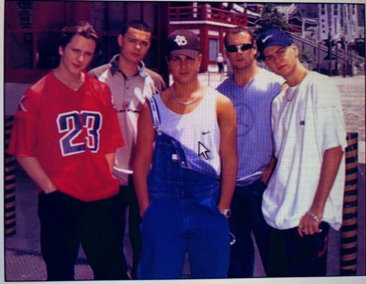 kachorra10's tweet photo. Happy #5iveDay https://t.co/ZNuRQfm1Pp