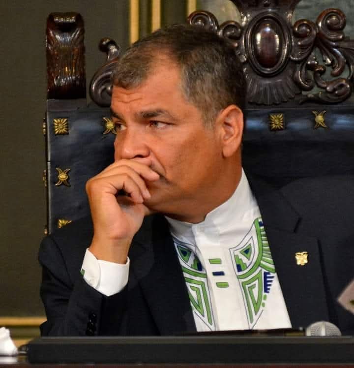 robertogaraycoa's tweet photo. Cuando Ecuador tenía un verdadero presidente @MashiRafael existía la vergüenza y dignidad. https://t.co/hn93c4Jg12