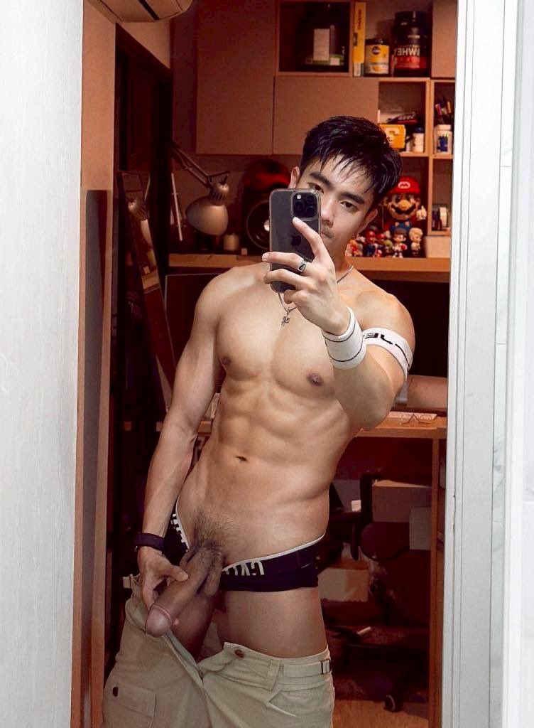 Somsuk tweet media