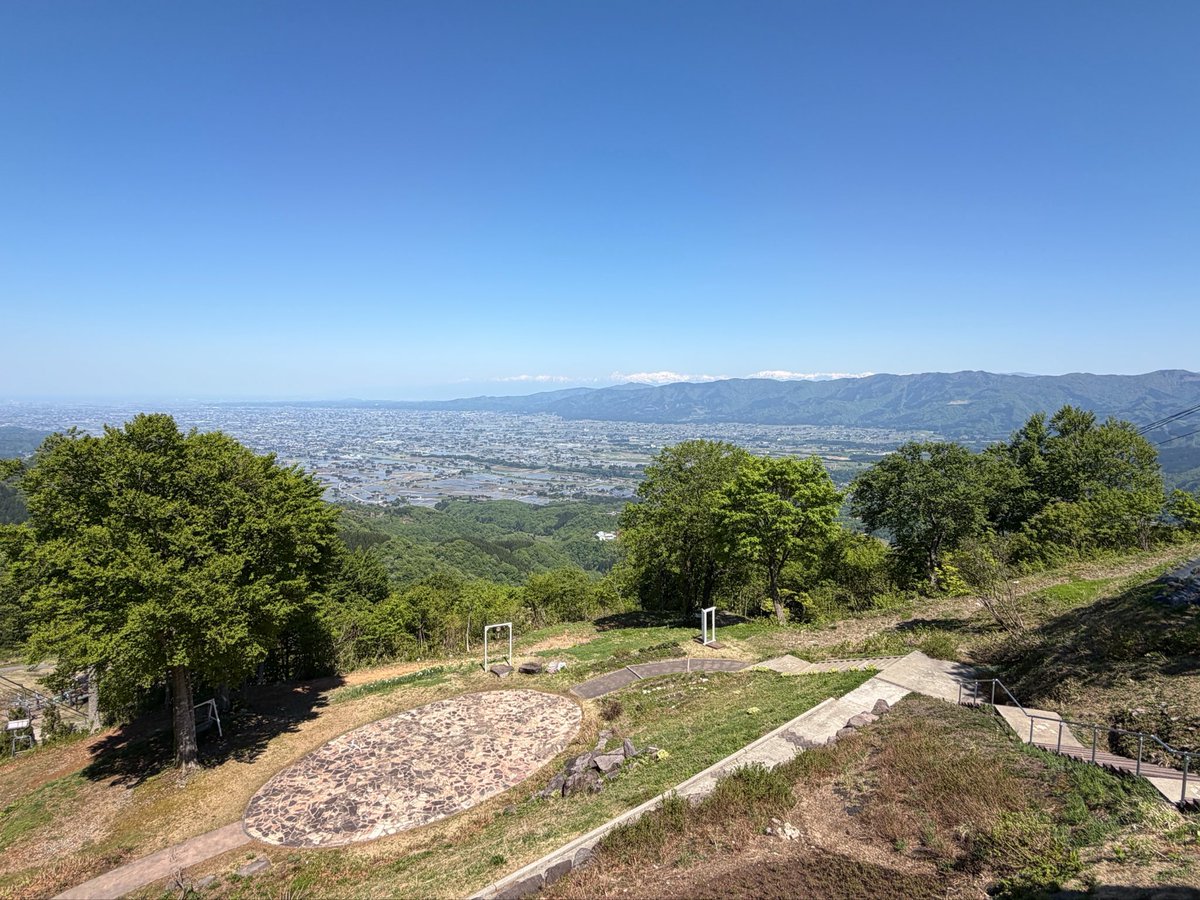 iox_arosa's tweet photo. こんにちはってぃ〜5/5
晴天の景色を独り占め☀️
#イオックスアローザ
#IOXーAROSA
#山のテラス
#ワイスホルン
#ソフトクリーム
#パフェ https://t.co/nyzdOo1Ek2