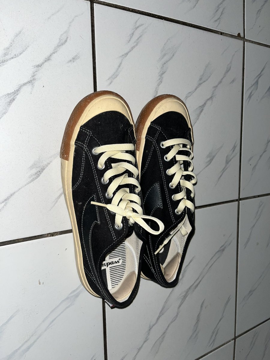 but13rcup's tweet photo. @viirrrz pl authentic convers dan new brand compass size 38/42 idr 200.000/ 250.000 https://t.co/JabjRy2Gnz
