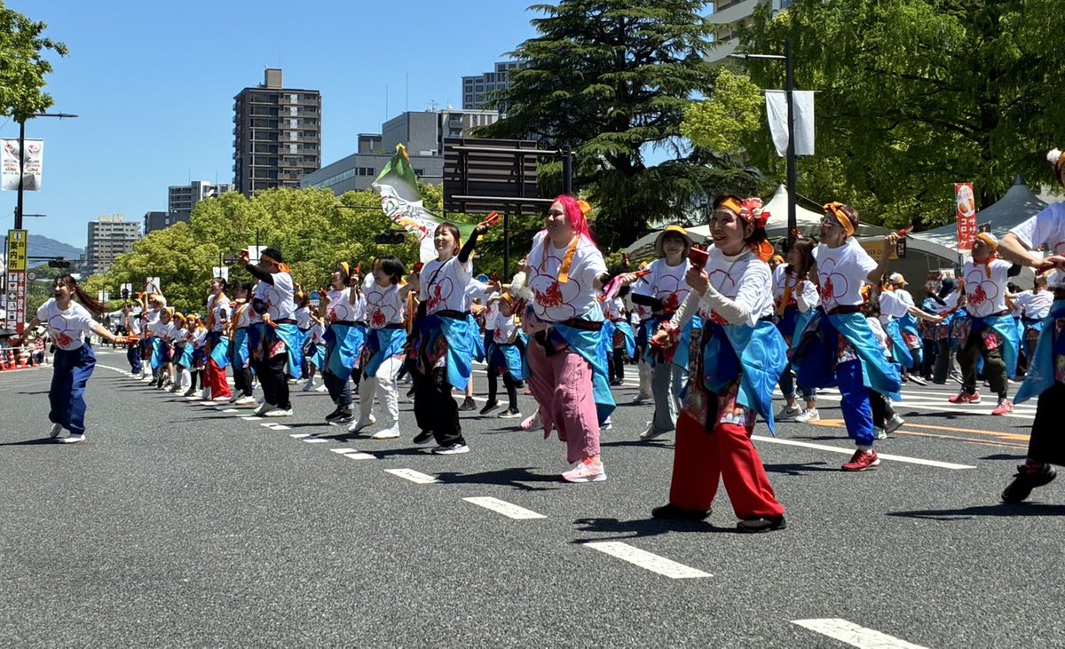 hiroshima_ff's tweet photo. 1人から参加できる個人編成チーム
「広島きんさい花咲連」
園児から80代まで幅広い年齢の方にご参加いただいております🔥

#ひろしまフラワーフェスティバル
#FF
#花咲連 https://t.co/PBqVRJaVhC