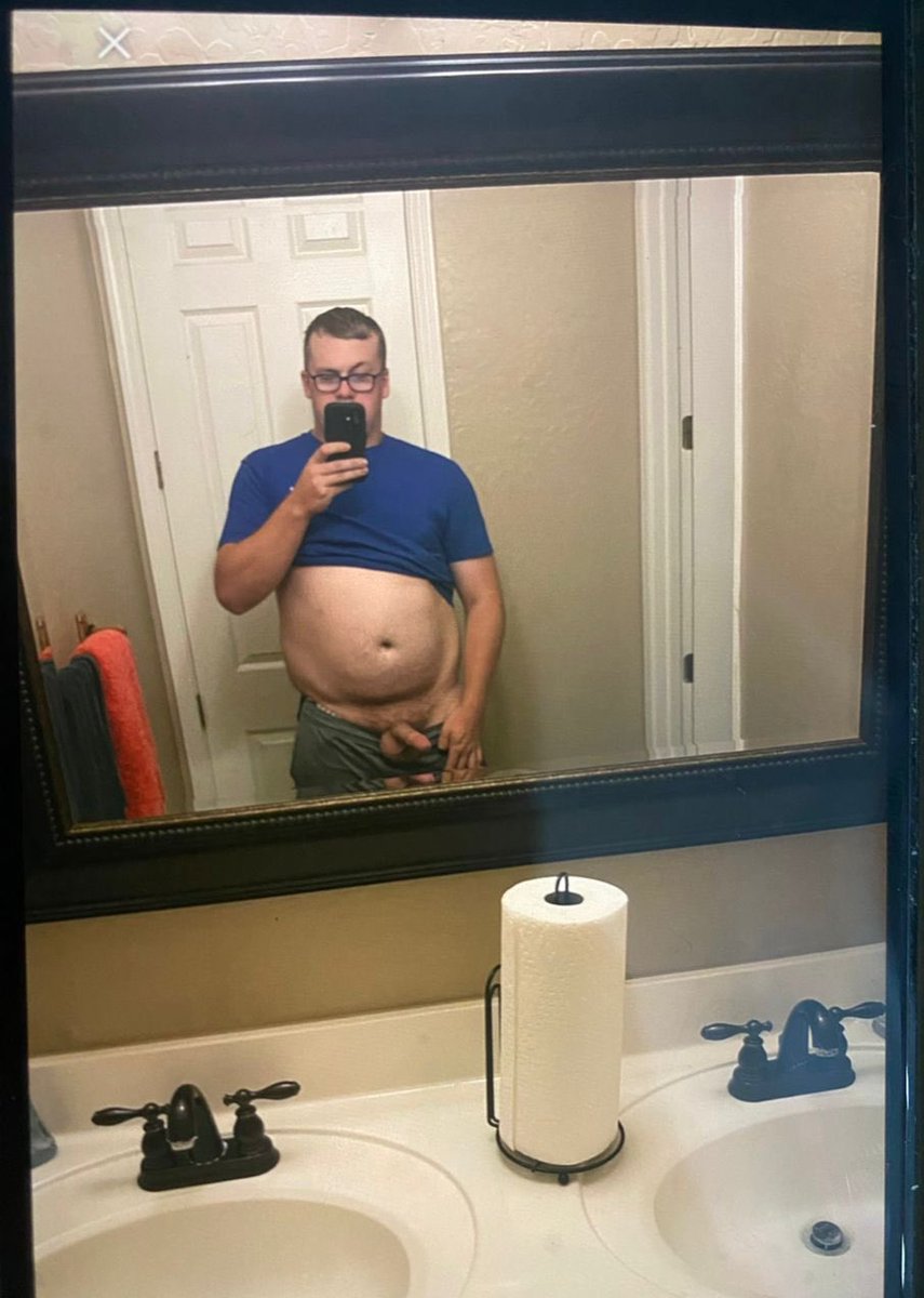 Officialchizz12's tweet photo. @GarrettMclimore hiii bitch https://t.co/v6QYiCXZqV