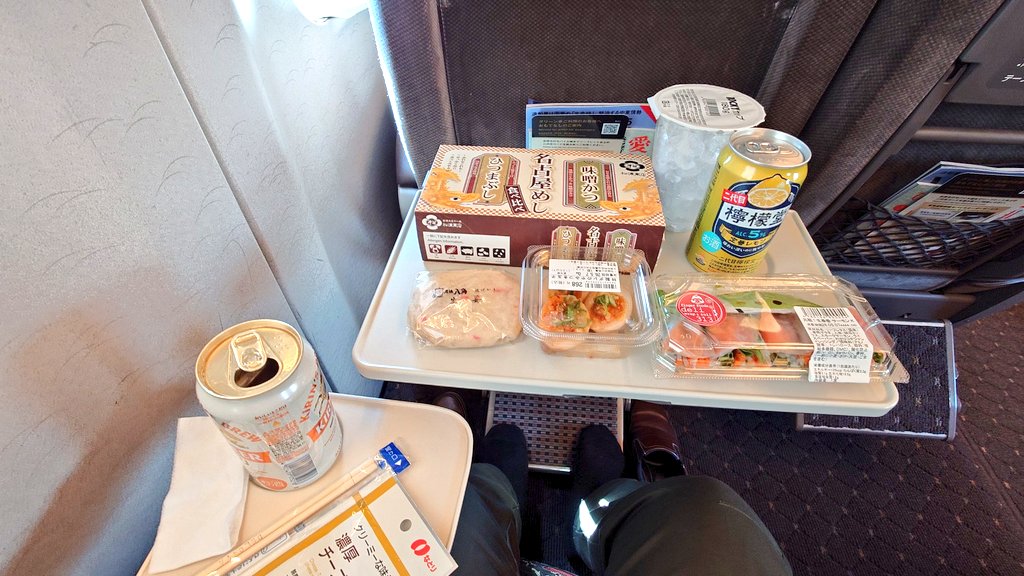 トラ tweet media