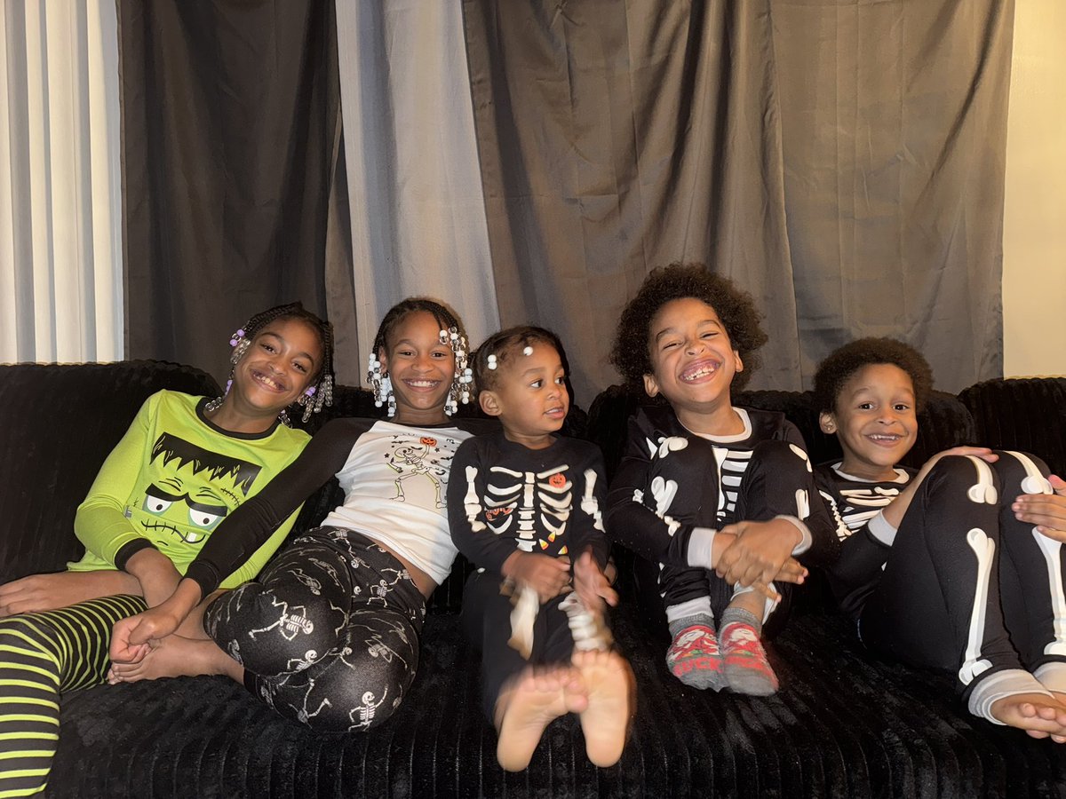 LivingLifecece's tweet photo. My crew https://t.co/Cps6lvQZ9p