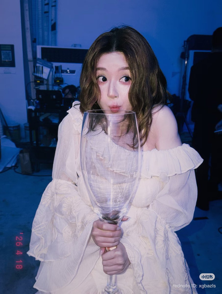 zhaolusi_intl's tweet image. [📸] 050526 #ZHAOLUSI #赵露思          
Rosy Studio team XHS Update   

“Let me buy you a drink! 🥂
No need to say much, let the__ do the talking .”    

🔗 xhslink.com/o/9PRK8bxlNvw

#RosyZhao #조로사 #จ้าวลู่ซือ